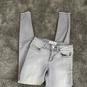 DL1961 “Emma” Skinny Jean